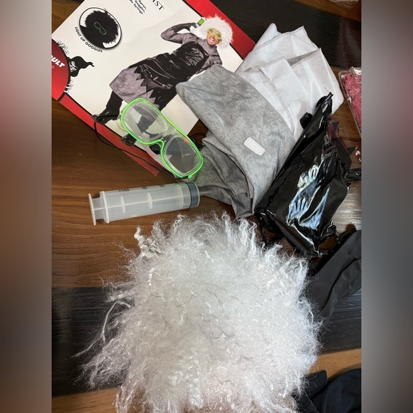 Men’s costume - Picture 2 of 2